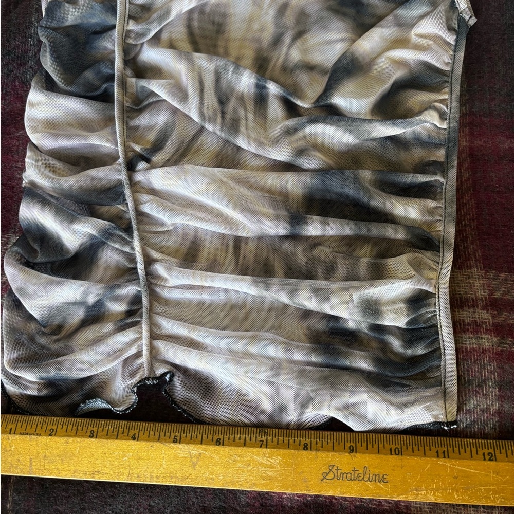 Elegant Marble Long Sleeve & No Sleeve Top - Picture 4 of 6